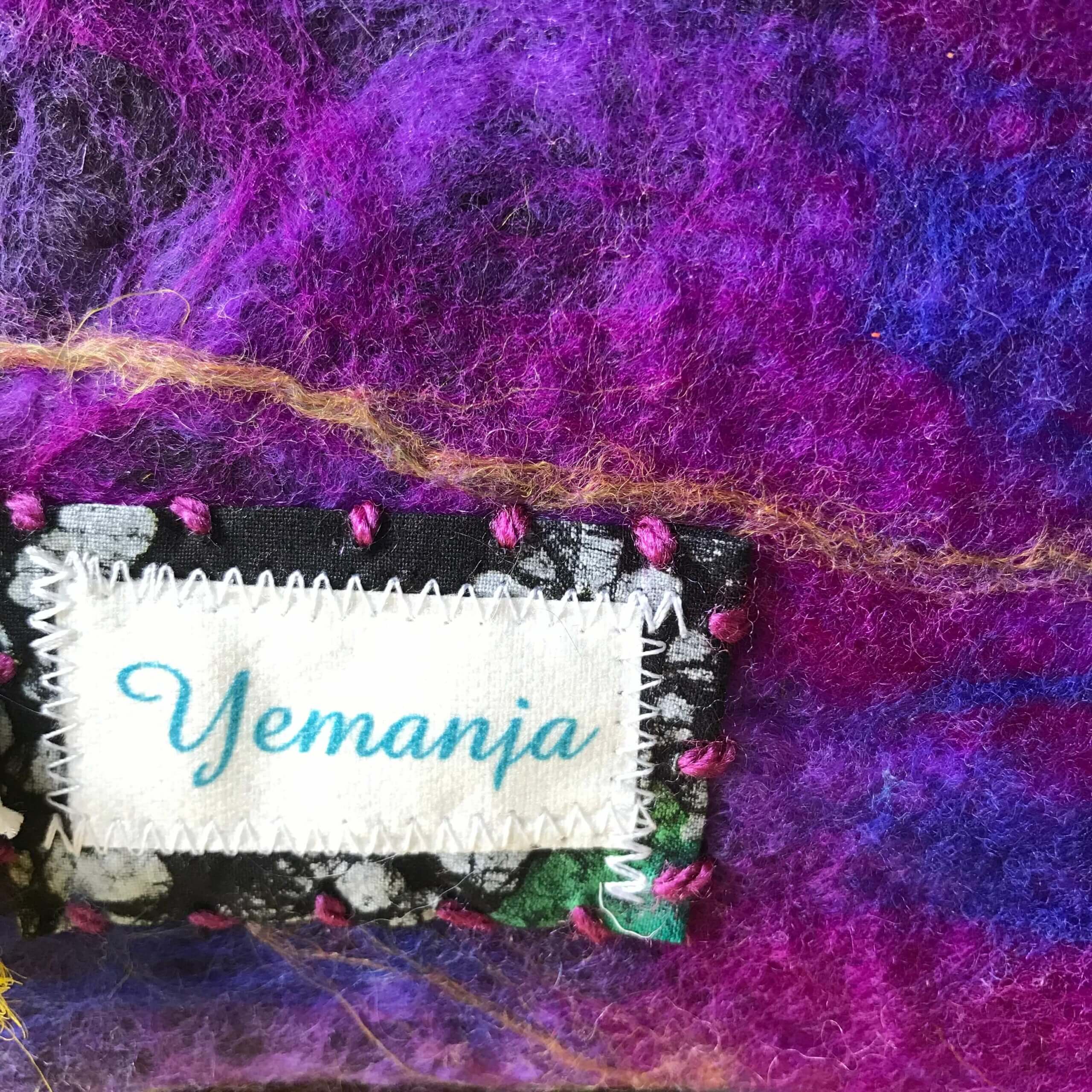 Purse with zip in purples - Image 2