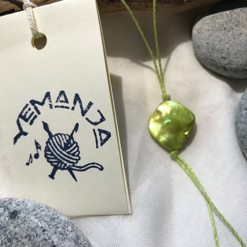 Hand decoration, light green thread / green
