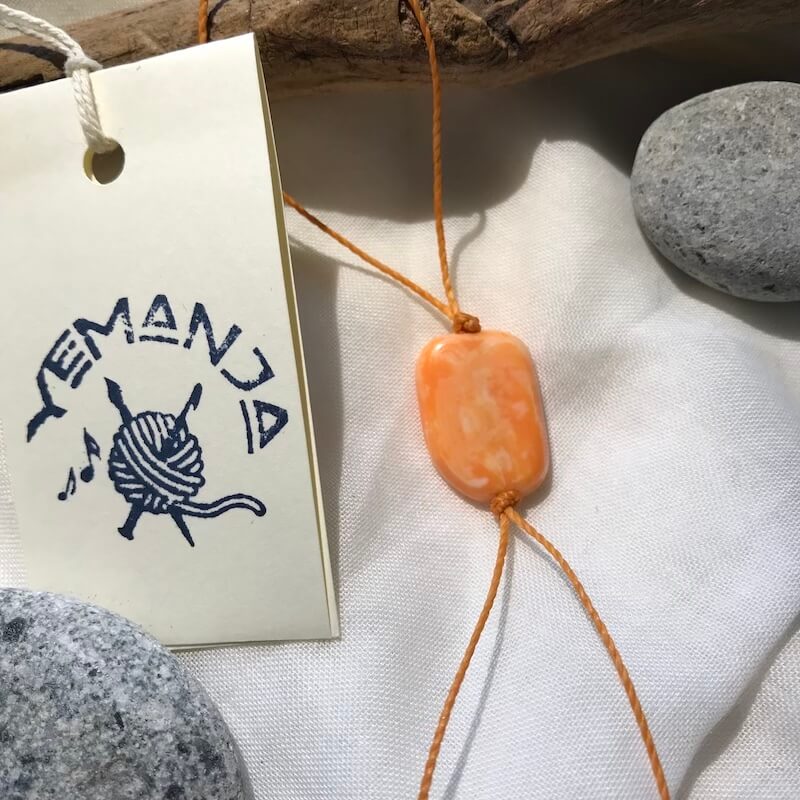 Hand decoration, orange thread / orange