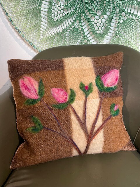 Decorative cushion, 'magnolia'