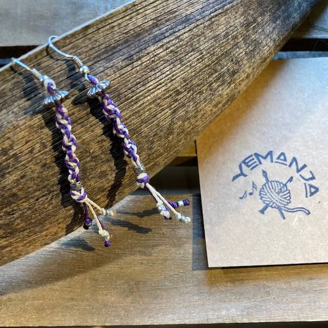 Earrings, macramé purple-white